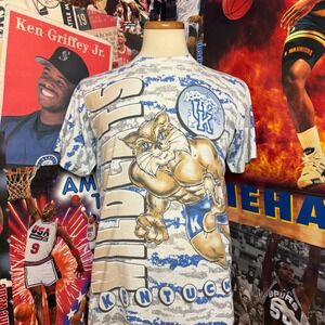 Vintage 90s Kentucky UK Wildcats T Shirt All Over Print NCAA Basketball Sz Large